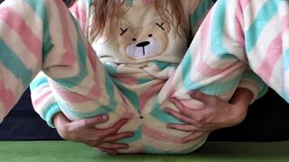 schoolgirl in pajamas masturbates with small tits, squirting creampie orgasm💦