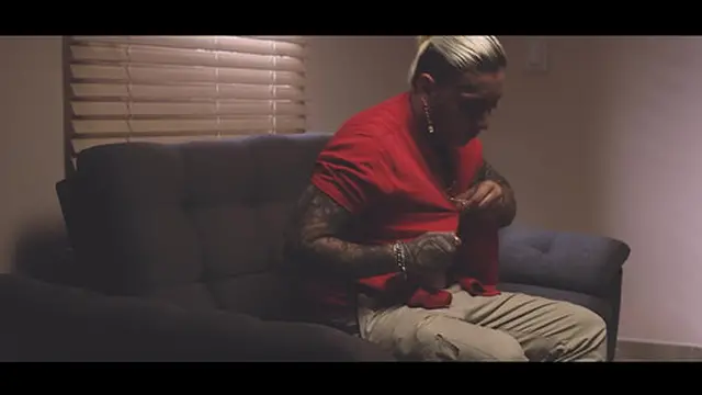 girlfriend finds Zac jerking off    ZacTeFolla