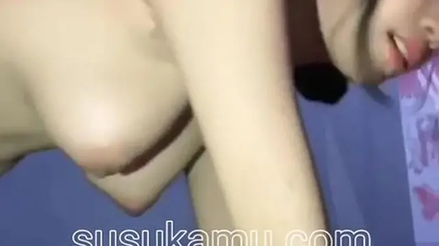 Indo ABG Chella Dini Uses Pillow In Room