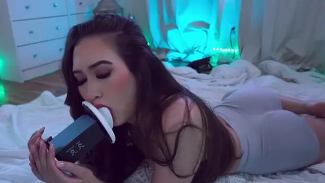 STEPSIS LICKING YOUR EARS (ASMR)