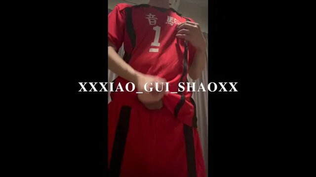 Kuroo Tetsuro cosplayer wanks hard and moans loudly