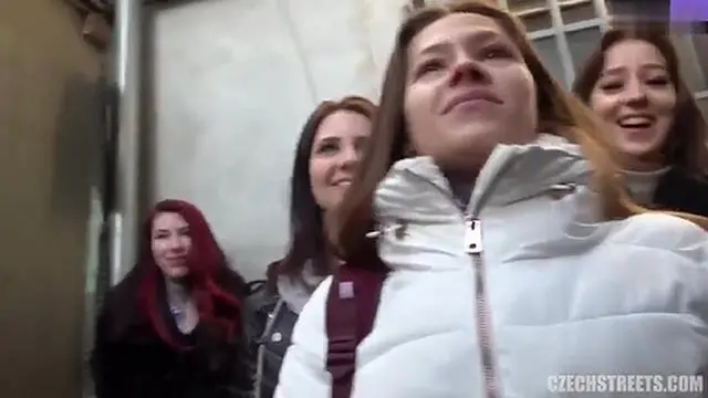 Chegou Num Grupo De Estudantes E Conseguiu Comer Uma Delas - Legendado