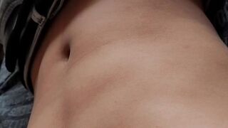 Casero: jovencito se quita los jeans para masturbarse hermosa verga