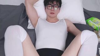 跳舞的男生在家被炮机操到失禁