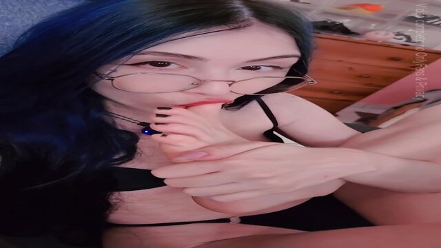 Long-Haired Bikini Stunner Shows Off Her Feet