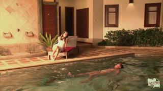 Poolside Pooner Amy Craves Pre-Sex Meat Licking Orgasm💦